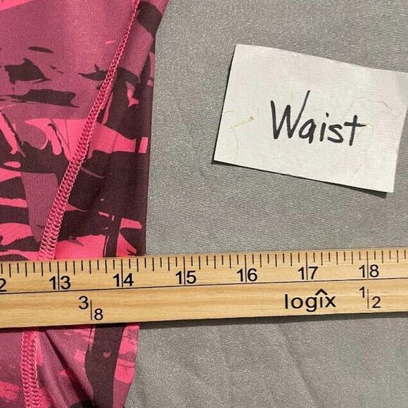 Under Armour Coldgear Size Medium Pink Camo Thermal Mock Neck 1/4 Zip Pullover - Picture 11 of 12